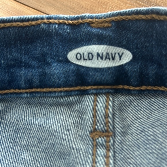 Old Navy Bermuda Shorts Size 2! NWOT! - Picture 3 of 4